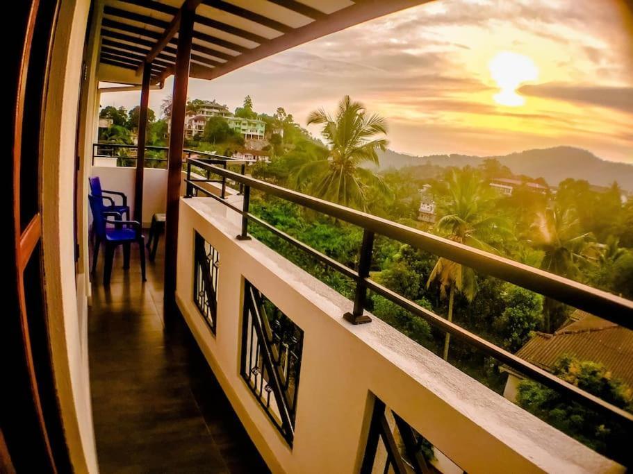 Saru Holiday Apartment - Upto 6 Guests Канди Экстерьер фото