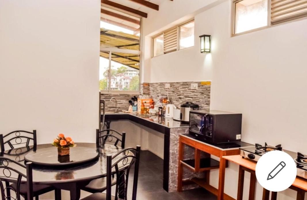 Saru Holiday Apartment - Upto 6 Guests Канди Экстерьер фото